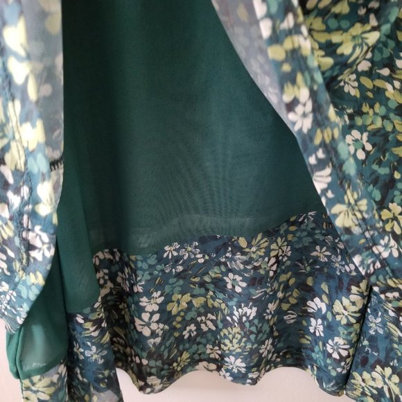 Emaline Woman V Neck Green Floral Lined Flowy Lightweight Sheer Sleeves Top 2X - Picture 8 of 8